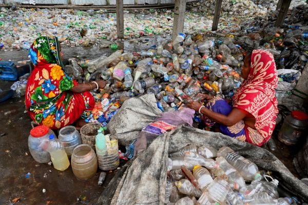 women waste pickers